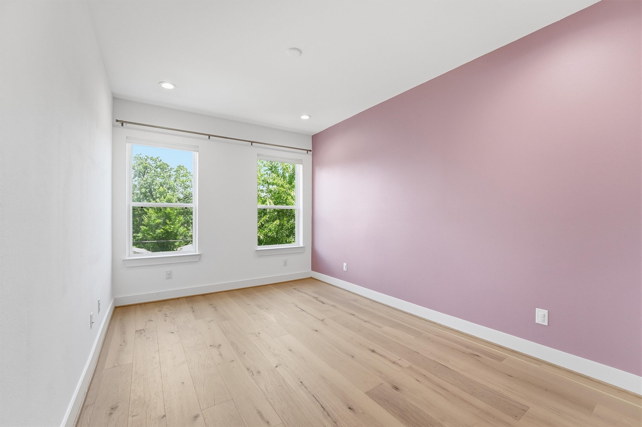 5004 Darling Street Houston, TX 77007 - Photo 24 of 41 Bright and inviting secondary bedroom featuring natural light, fresh decor, and hardwood floors.