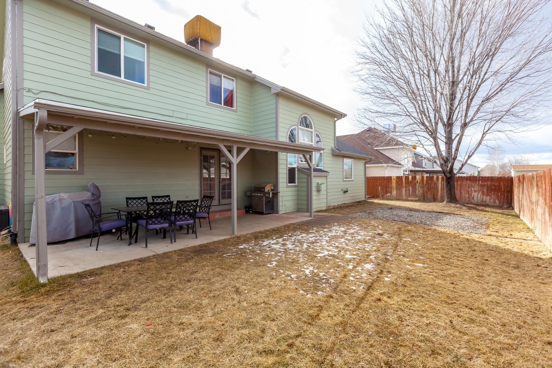 173 Sierra Drive Fruita, CO 81521 - Photo 34 of 40 a backyard of a house with table and chairs