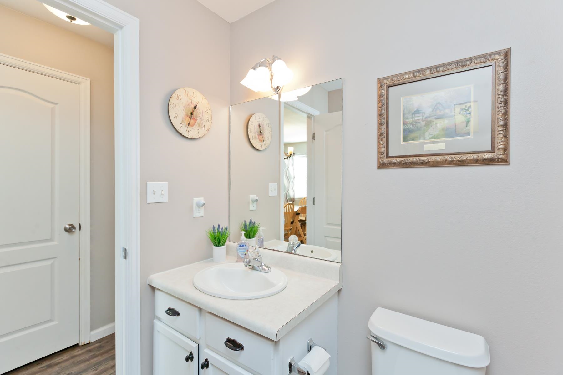173 Sierra Drive Fruita, CO 81521 - Photo 8 of 40 a bathroom with a toilet a sink and a mirror