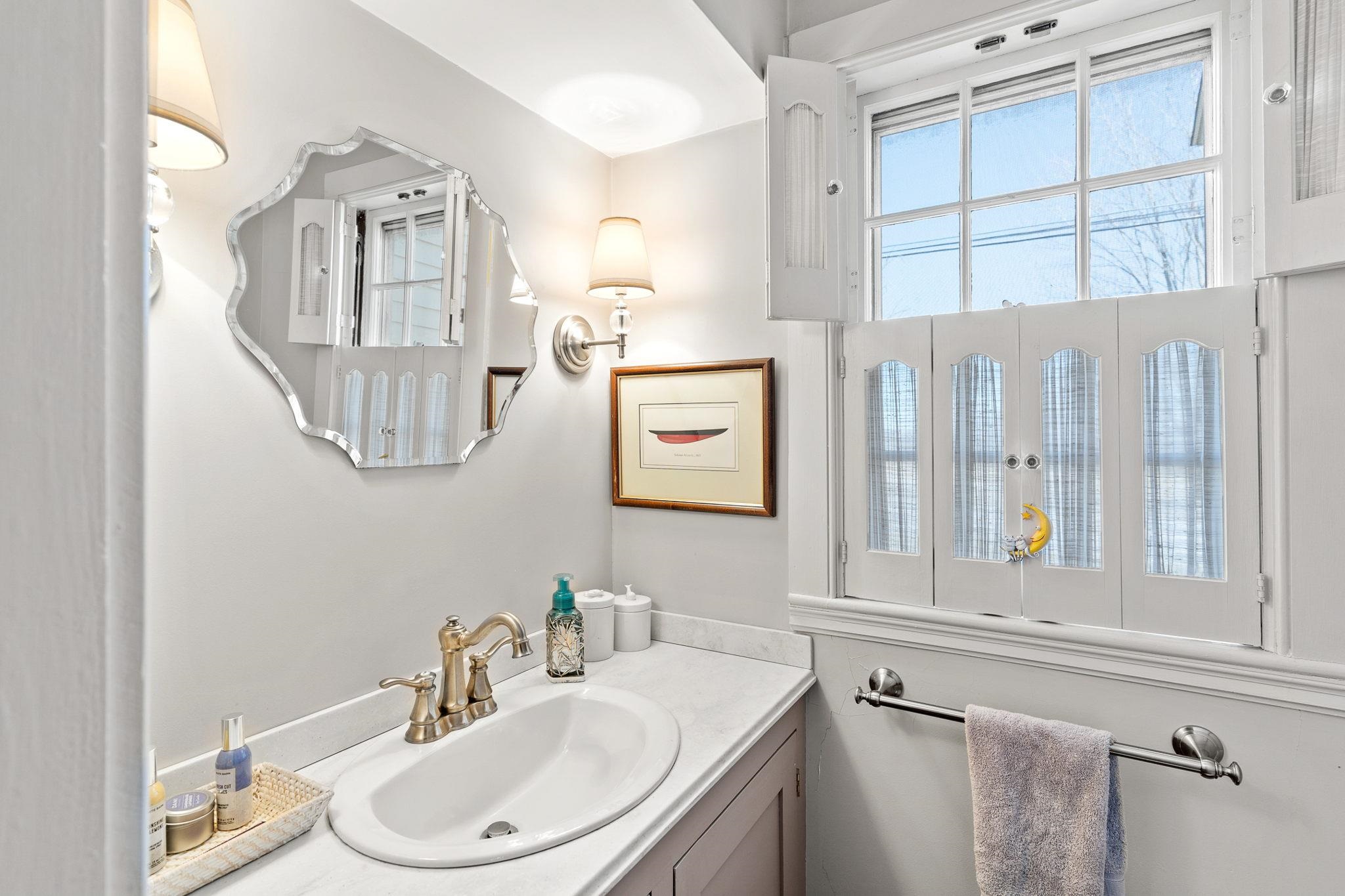 54 S Road Deerfield, NH 03037 - Photo 8 of 40