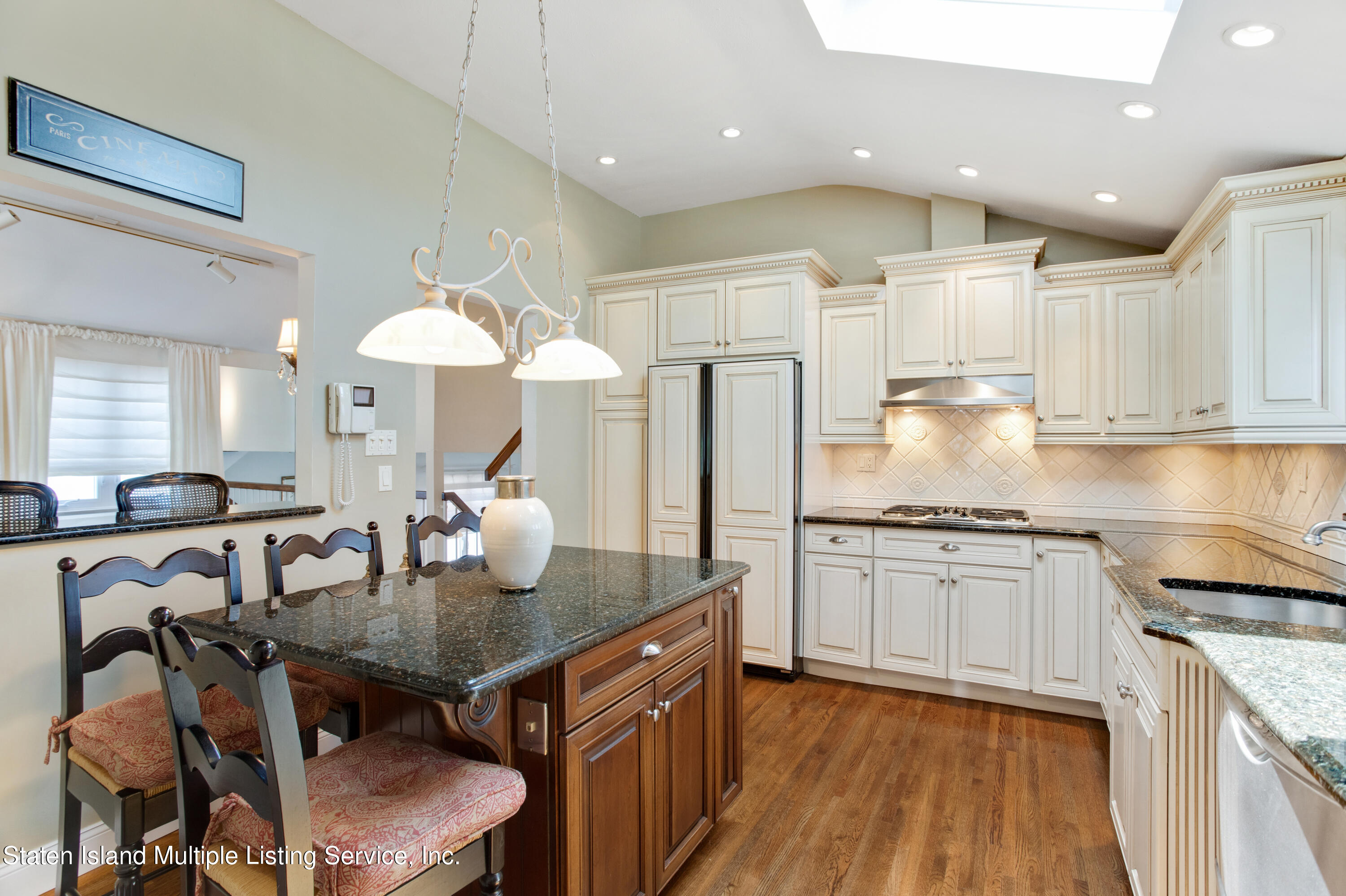 826 Rathbun Avenue Staten Island, NY 10309 - Photo 12 of 29 VMD_007