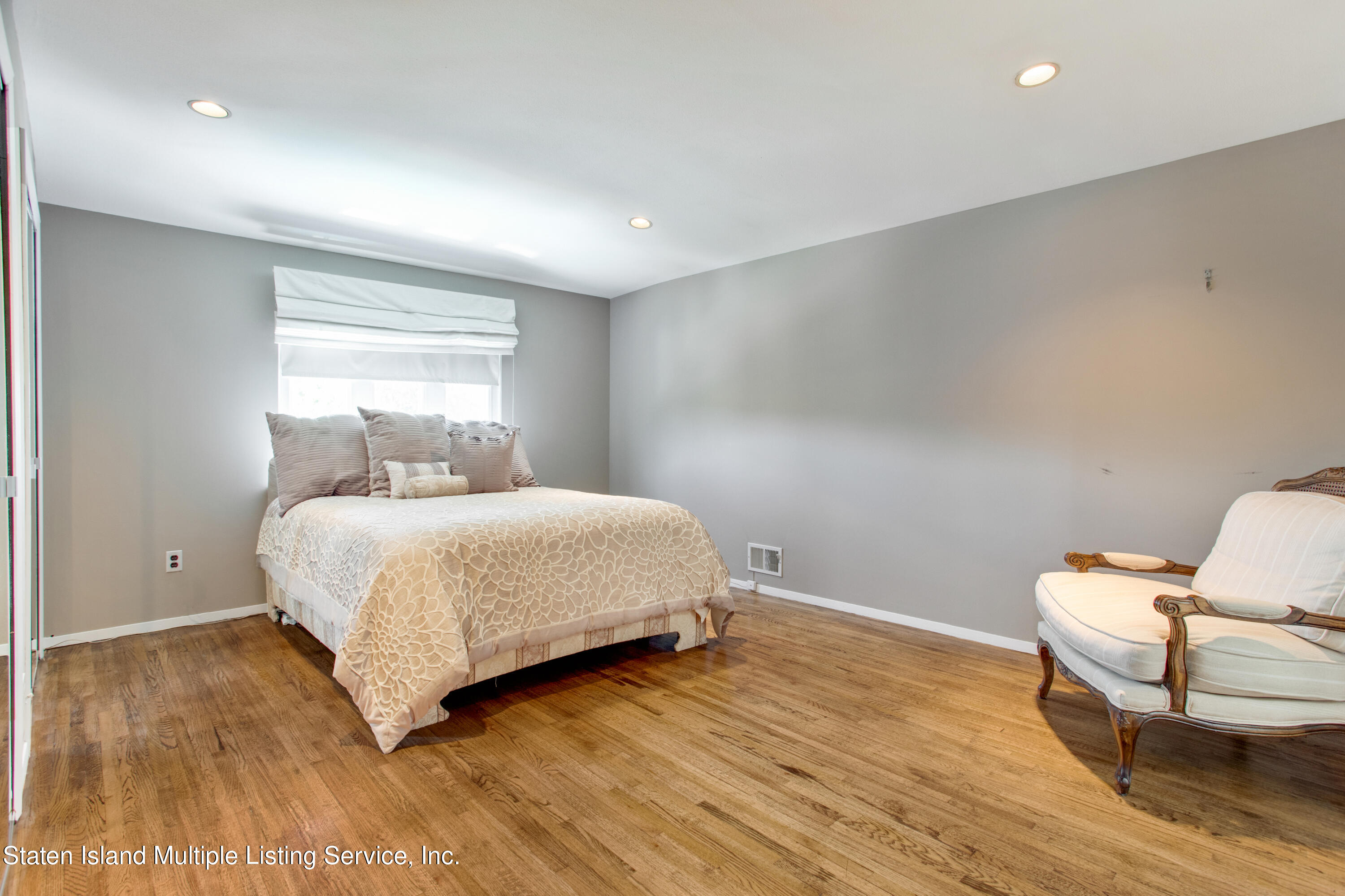 826 Rathbun Avenue Staten Island, NY 10309 - Photo 16 of 29 VMD_011