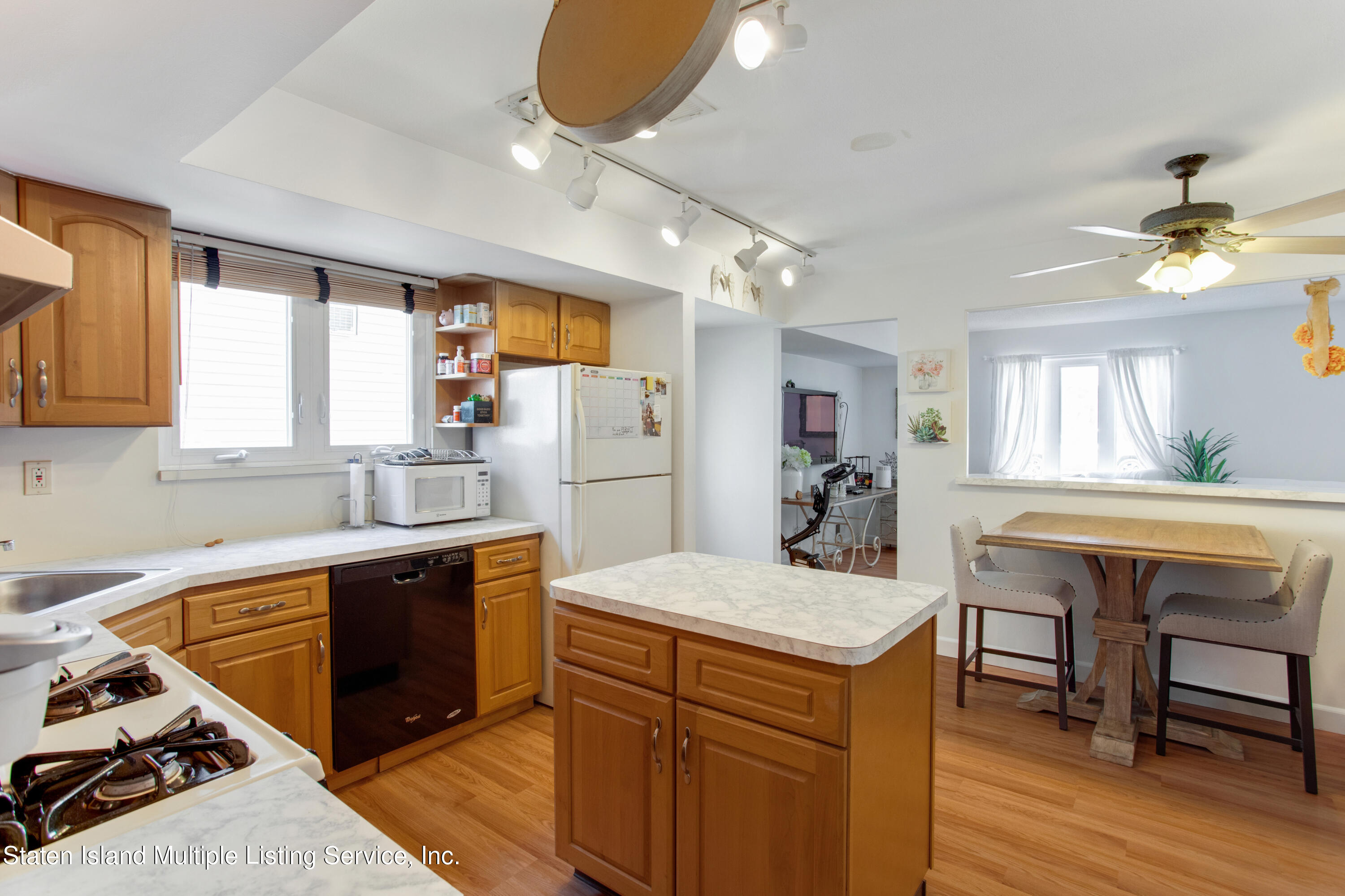 826 Rathbun Avenue Staten Island, NY 10309 - Photo 20 of 29 VMD_017