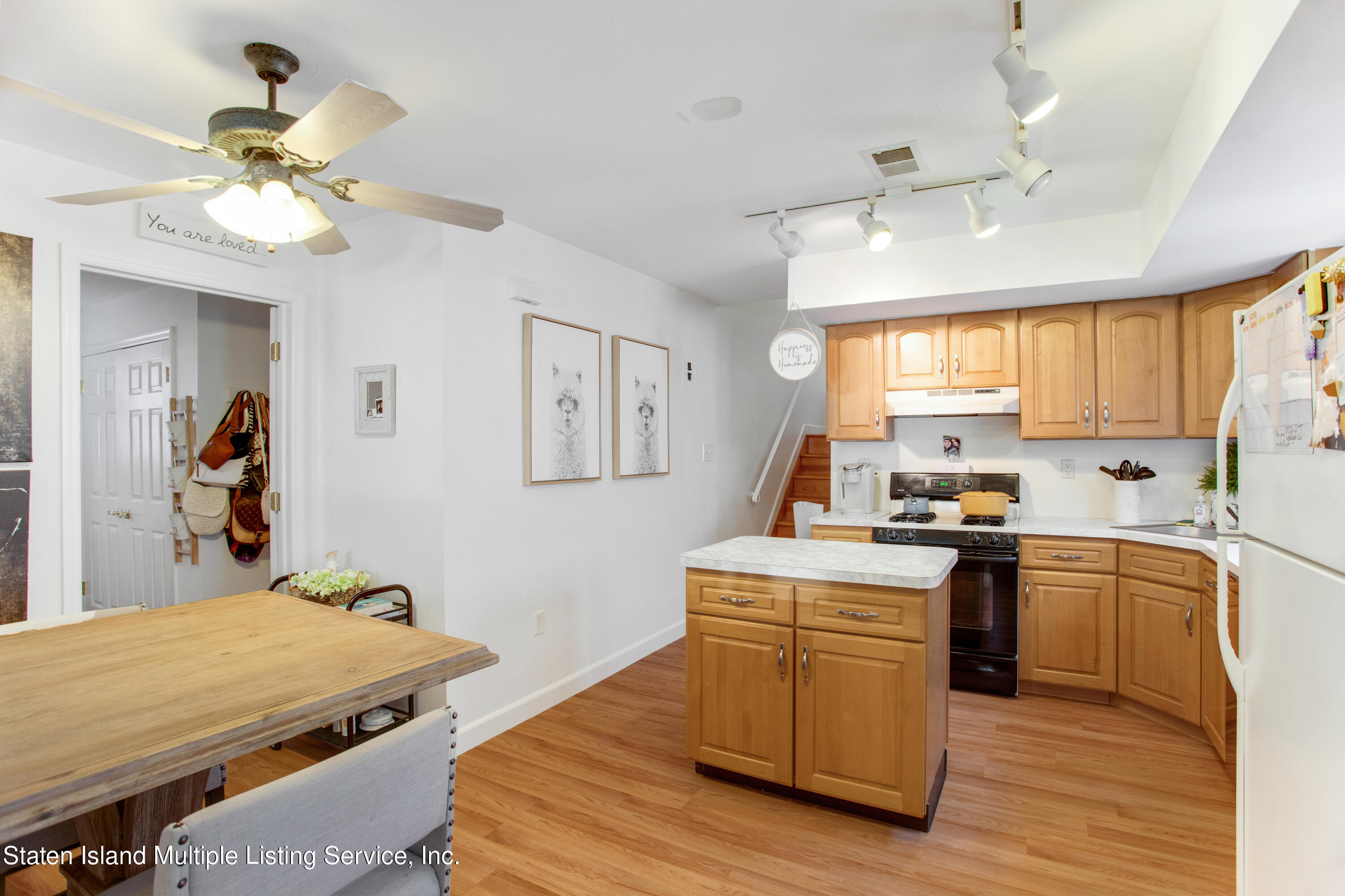 826 Rathbun Avenue Staten Island, NY 10309 - Photo 21 of 29 VMD_016