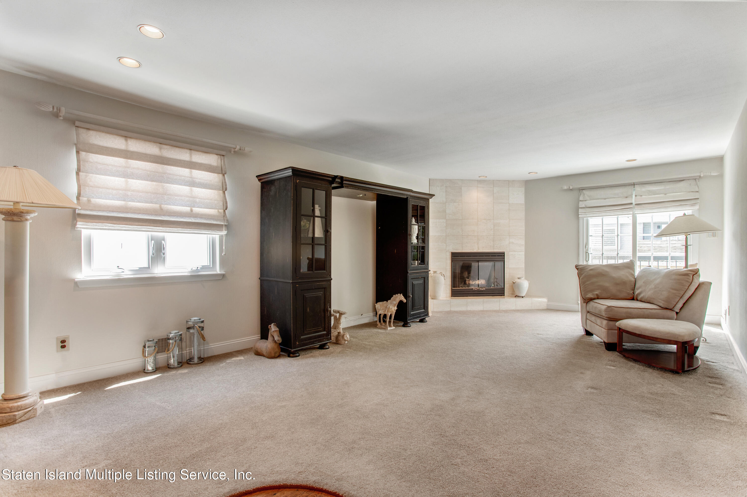 826 Rathbun Avenue Staten Island, NY 10309 - Photo 4 of 29 VMD_028