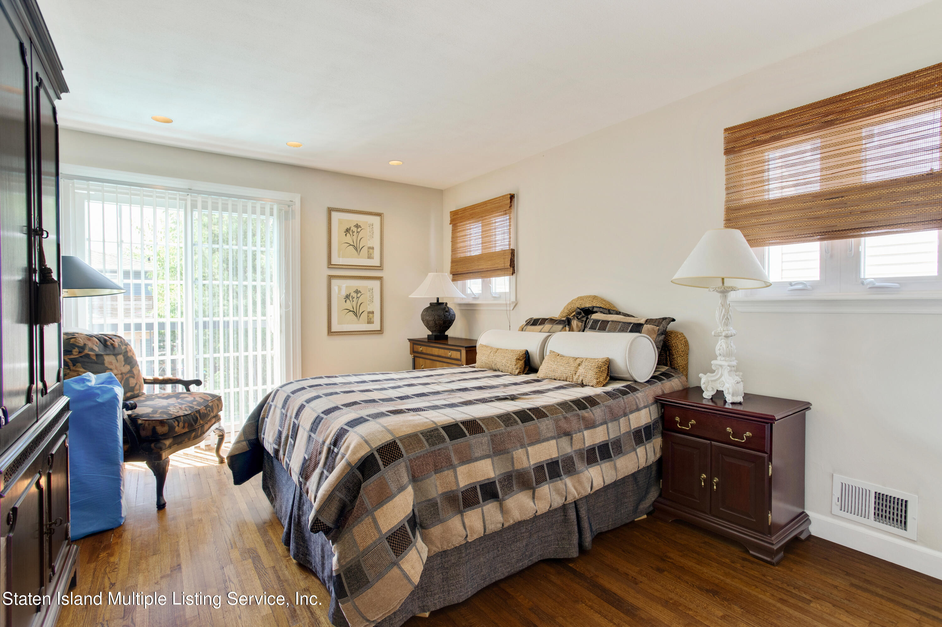 826 Rathbun Avenue Staten Island, NY 10309 - Photo 6 of 29 VMD_030