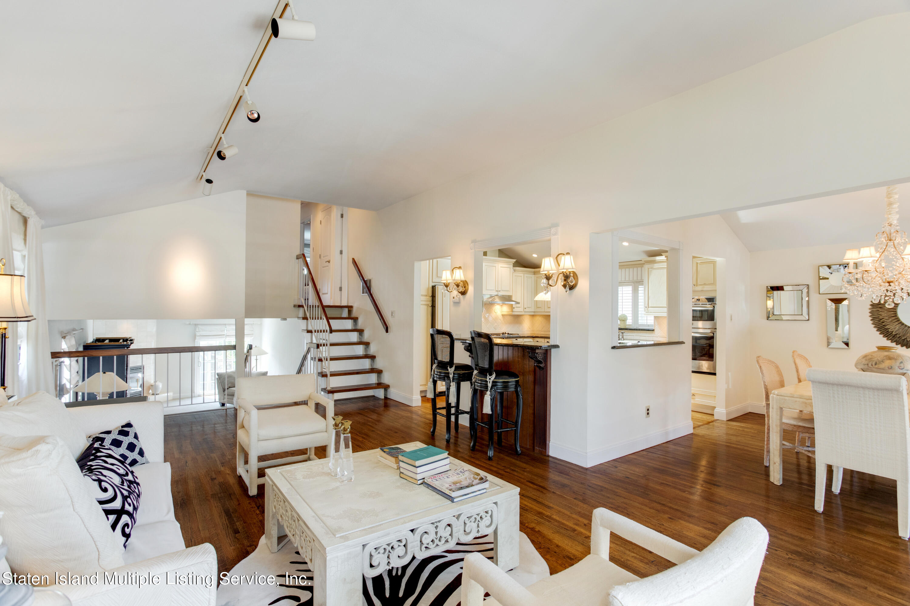 826 Rathbun Avenue Staten Island, NY 10309 - Photo 7 of 29 VMD_005