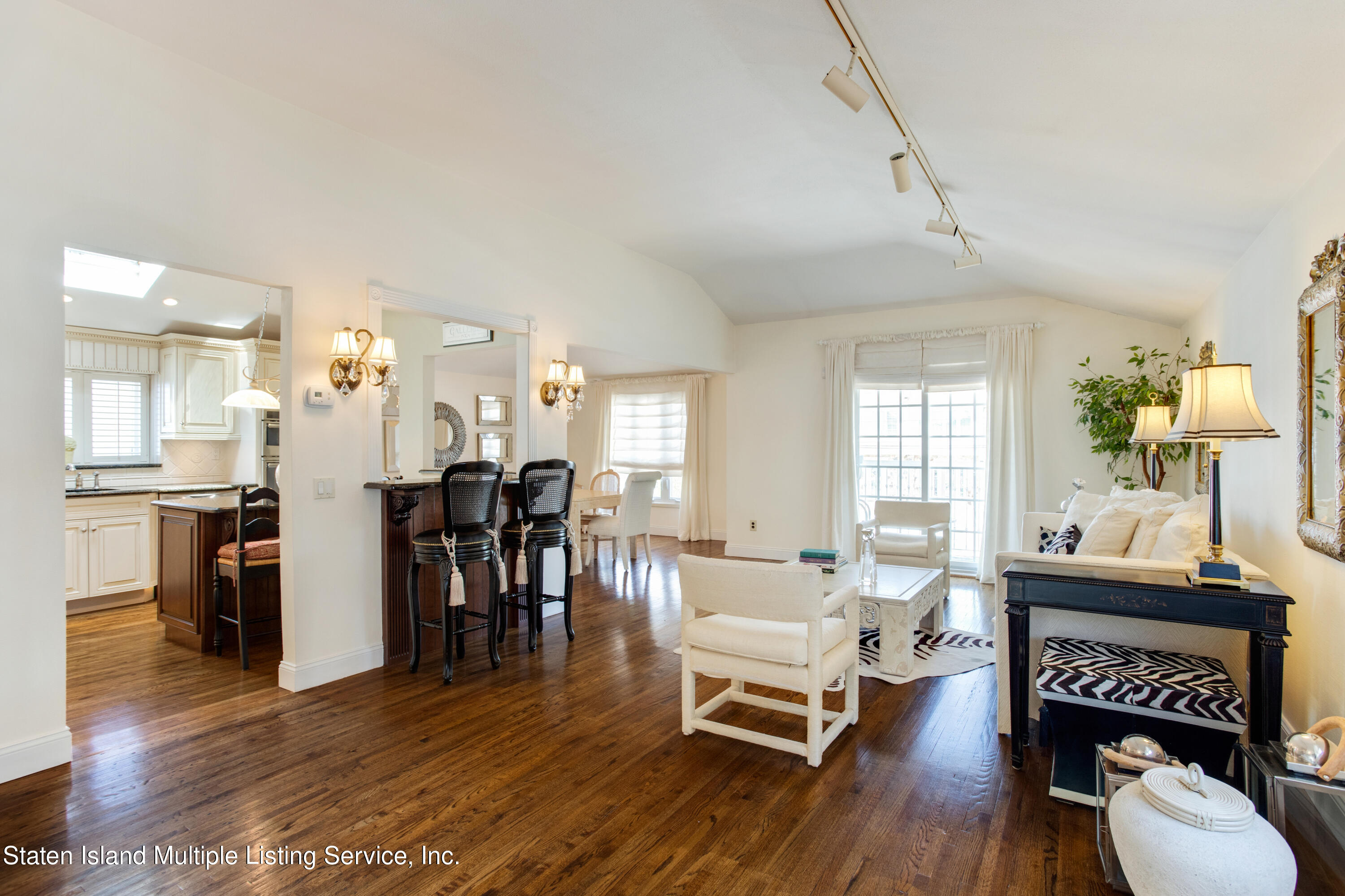 826 Rathbun Avenue Staten Island, NY 10309 - Photo 8 of 29 VMD_003