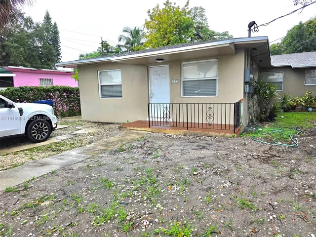 $1,900 | 422 Northeast 166th Street, Unit 422, Miami, FL 33162