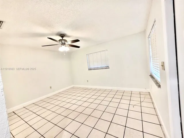 $1,900 | 422 Northeast 166th Street, Unit 422, Miami, FL 33162