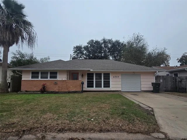 $2,000 | 6717 Fairway Drive, Galveston, TX 77551