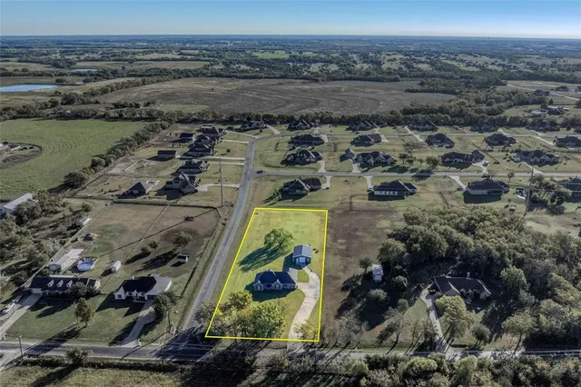 $650,000 | 10264 Farmington Road, Van Alstyne, TX 75495