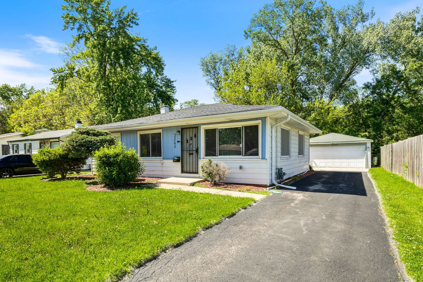 3242 Roesner Drive Markham, IL 60428 - Photo 2 of 16
