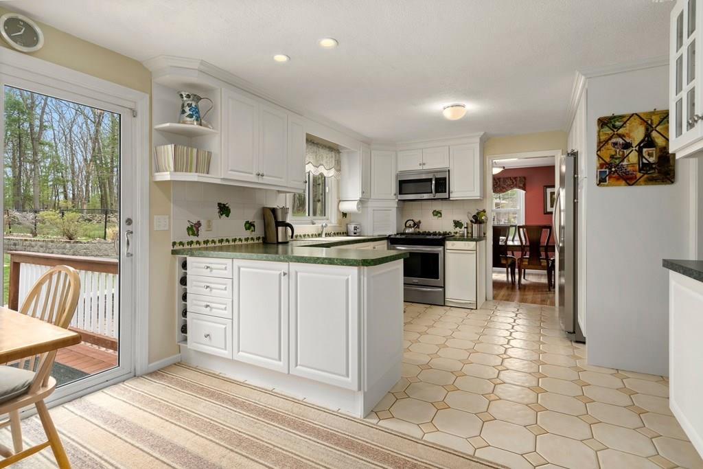 63 Ledgewood Road Framingham, MA 01701 - Photo 11 of 42 Gallery Image 11