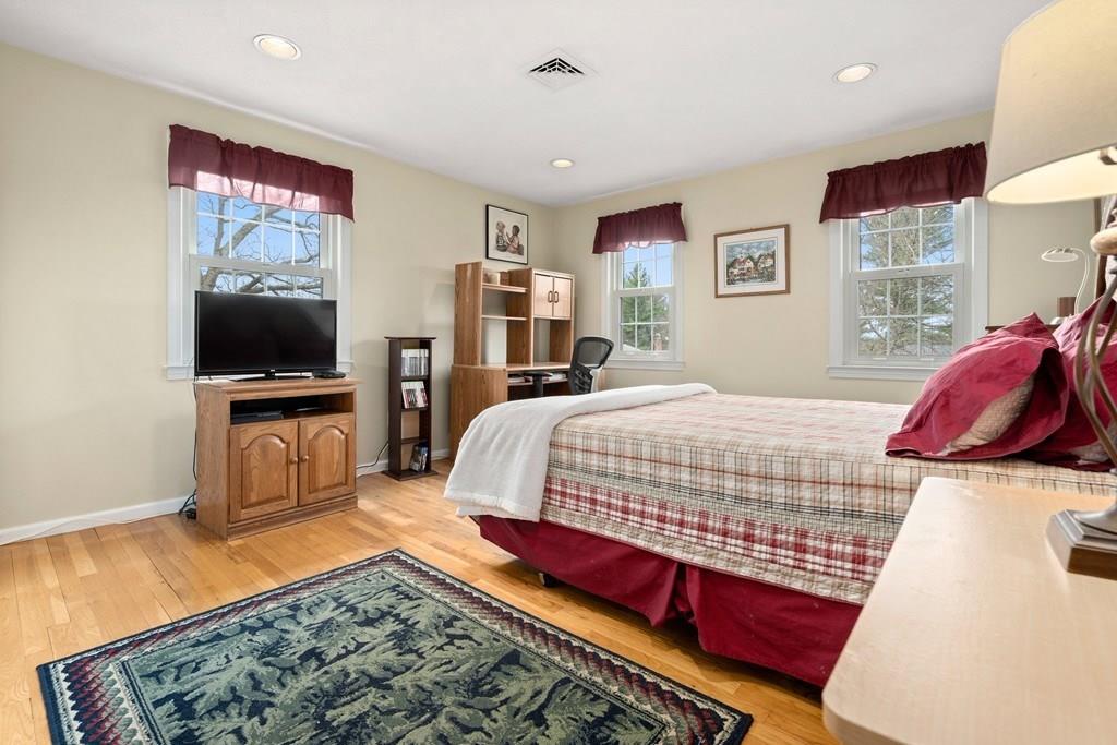 63 Ledgewood Road Framingham, MA 01701 - Photo 17 of 42 Gallery Image 17