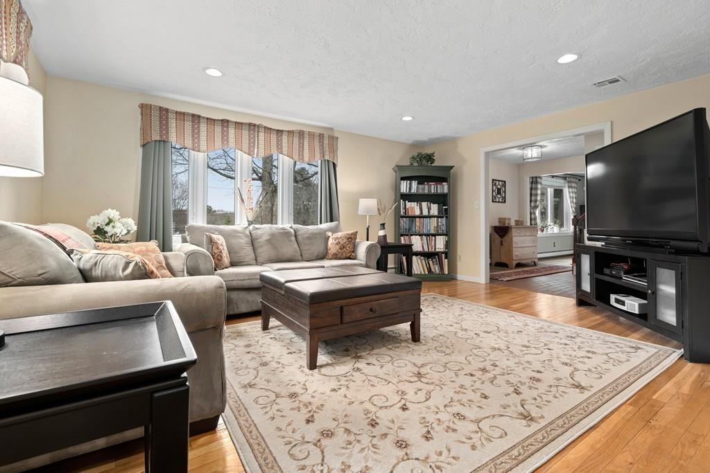 63 Ledgewood Road Framingham, MA 01701 - Photo 5 of 42 Gallery Image 5