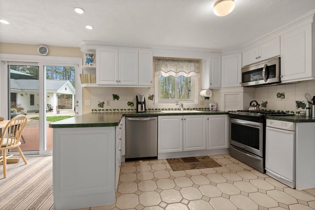 63 Ledgewood Road Framingham, MA 01701 - Photo 9 of 42 Gallery Image 9