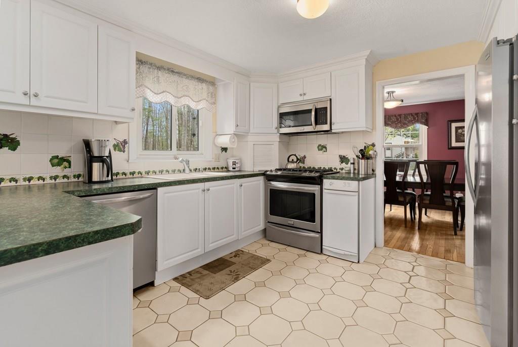 63 Ledgewood Road Framingham, MA 01701 - Photo 10 of 42 Gallery Image 10
