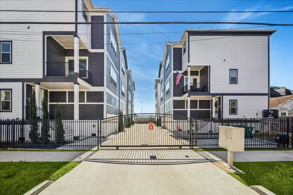 $519,000 | 1408 West 21st Street, Unit C, Houston, TX 77008