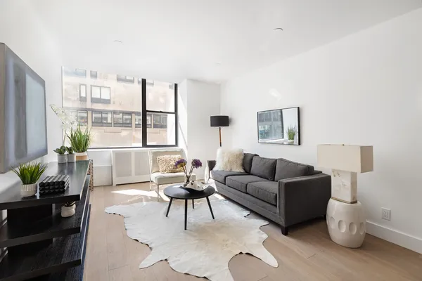 $899,000 | 315 7th Avenue, Unit 3C | Chelsea