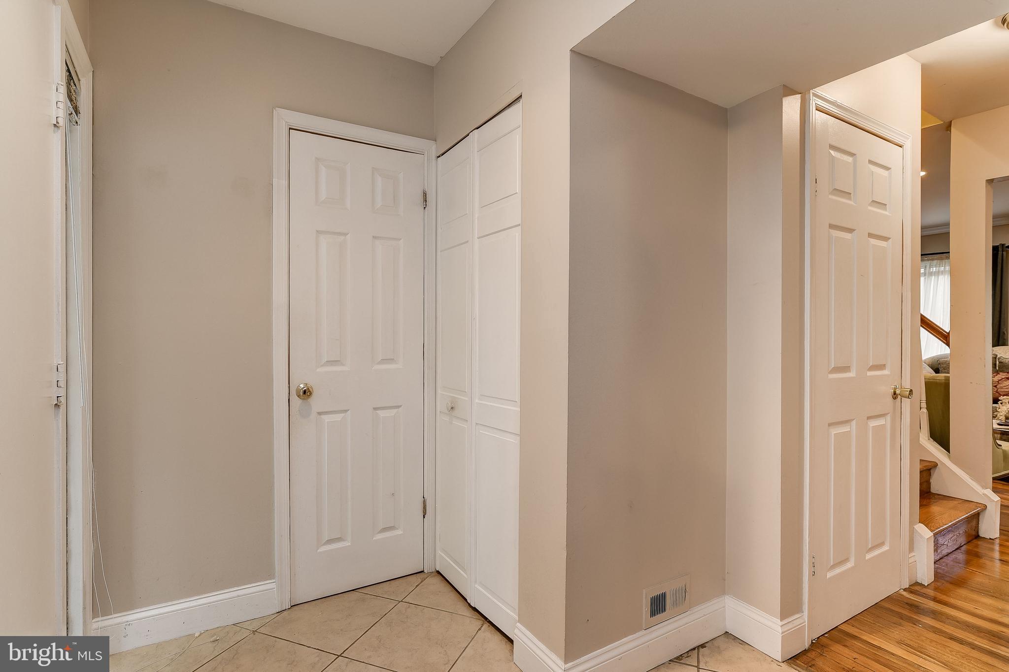 9634 Basket Ring Road Columbia, MD 21045 - Photo 4 of 38 Foyer