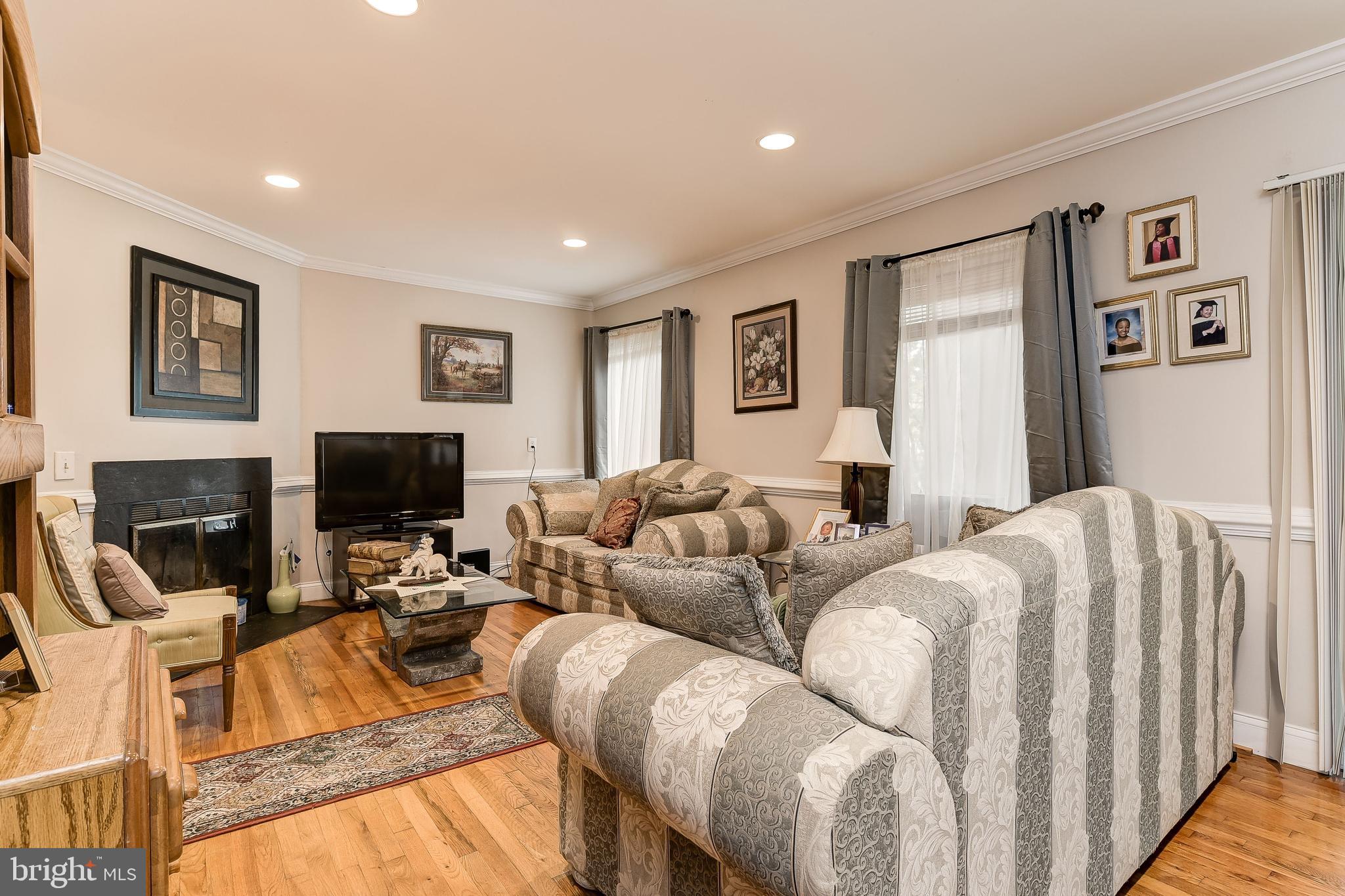 9634 Basket Ring Road Columbia, MD 21045 - Photo 5 of 38 Living Room