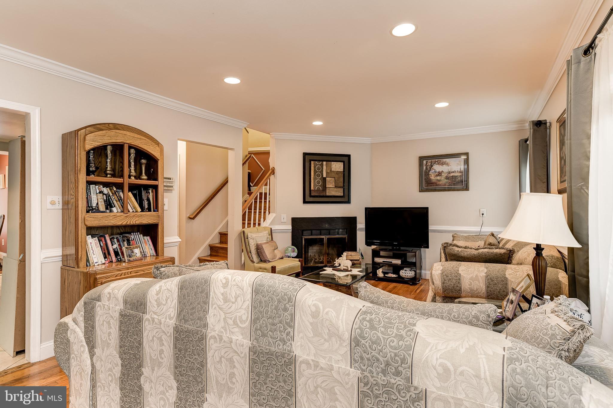 9634 Basket Ring Road Columbia, MD 21045 - Photo 6 of 38 Living Room