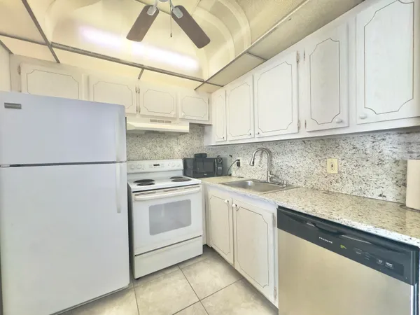 $1,700 | 3 Ventnor Drive, Deerfield Beach, FL 33442