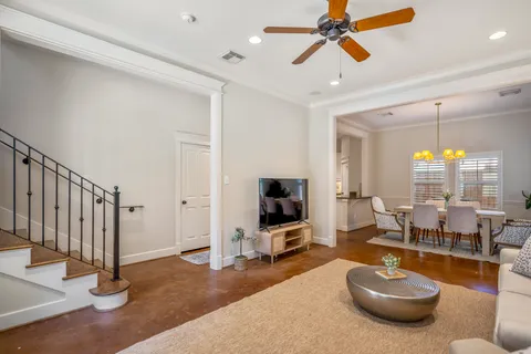 $435,000 | 905 West 23rd Street, Houston, TX 77008