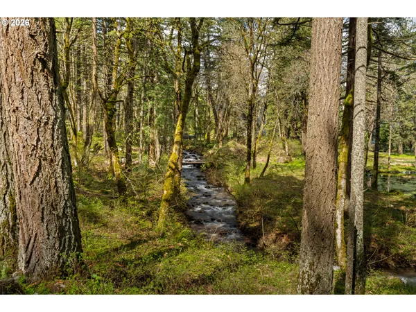 $699,000 | 445 Country Club Road, Hood River, OR 97031