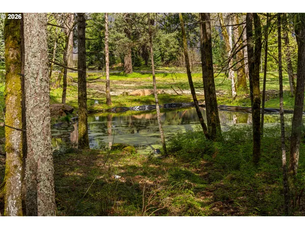 $699,000 | 445 Country Club Road, Hood River, OR 97031