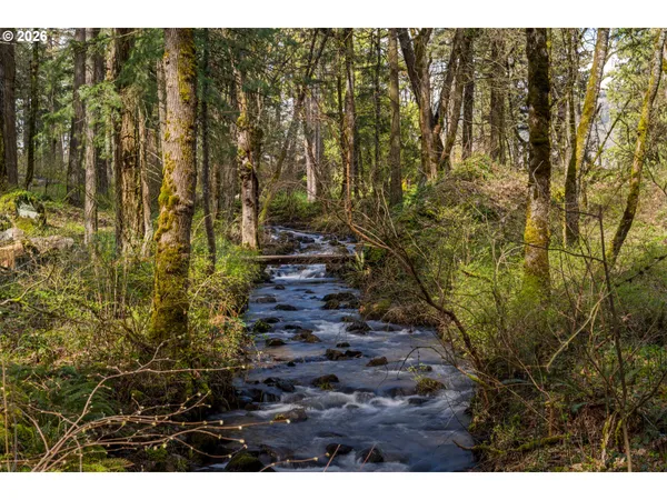 $699,000 | 445 Country Club Road, Hood River, OR 97031