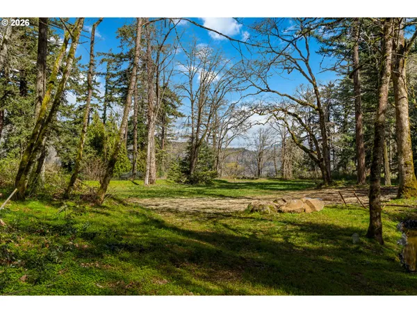 $699,000 | 445 Country Club Road, Hood River, OR 97031