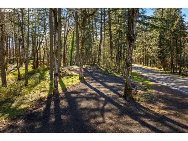 $699,000 | 445 Country Club Road, Hood River, OR 97031