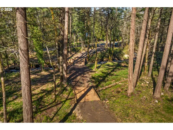 $699,000 | 445 Country Club Road, Hood River, OR 97031