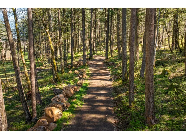 $699,000 | 445 Country Club Road, Hood River, OR 97031
