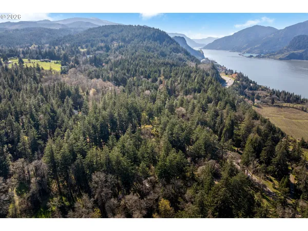 $699,000 | 445 Country Club Road, Hood River, OR 97031