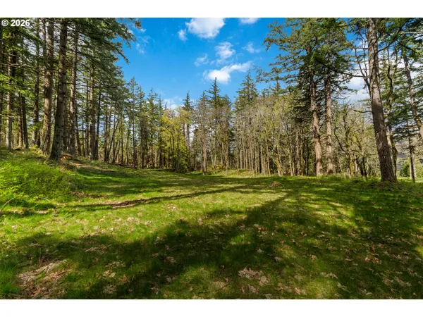 $699,000 | 445 Country Club Road, Hood River, OR 97031