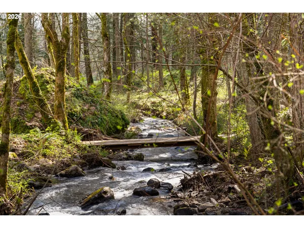 $699,000 | 445 Country Club Road, Hood River, OR 97031
