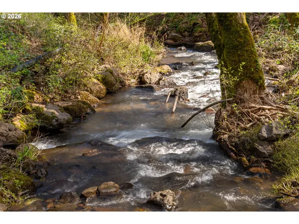 $699,000 | 445 Country Club Road, Hood River, OR 97031