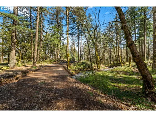 $699,000 | 445 Country Club Road, Hood River, OR 97031