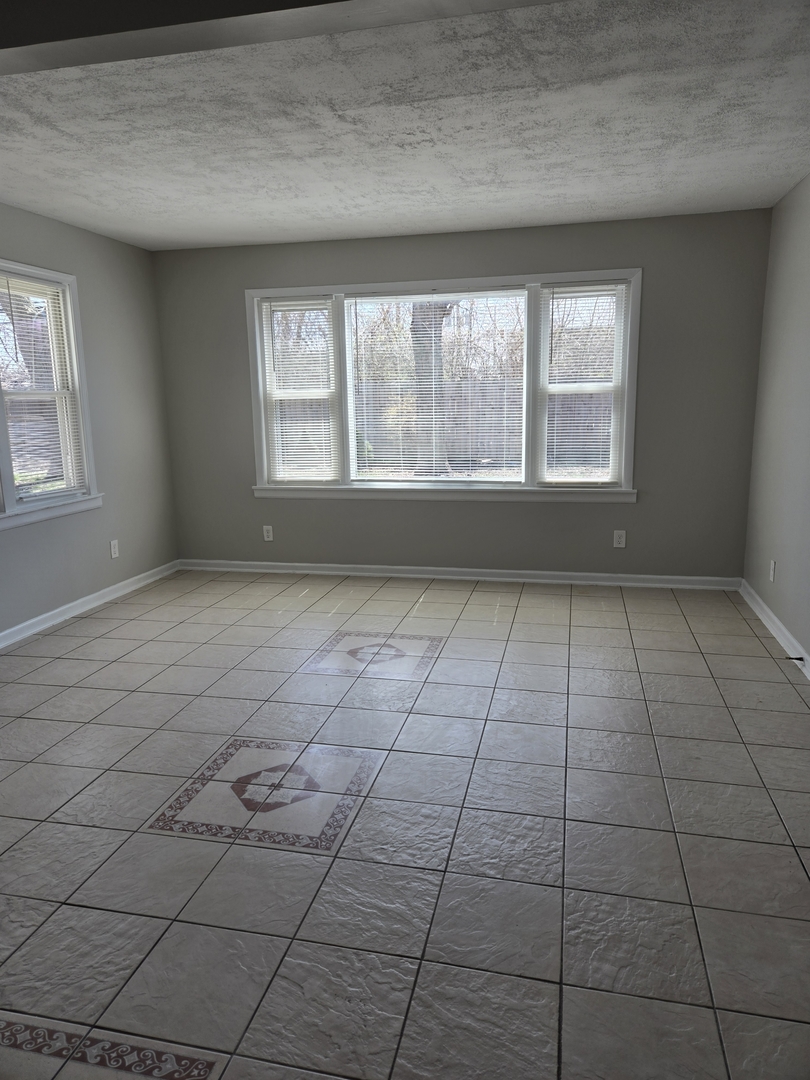 63 West Manchester Drive Wheeling, IL 60090 - Photo 4 of 8