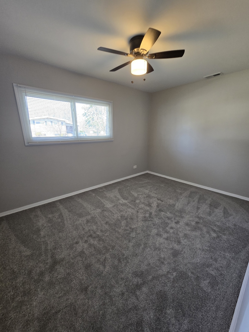 63 West Manchester Drive Wheeling, IL 60090 - Photo 5 of 8