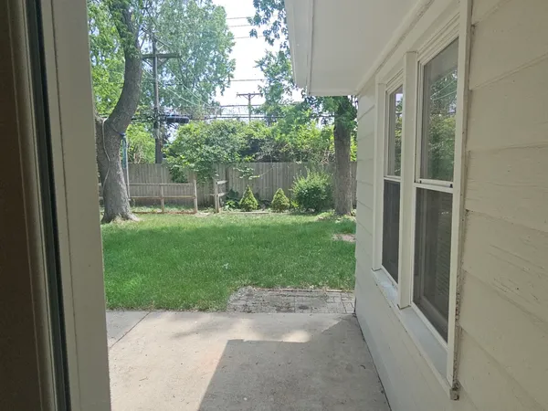$2,900 | 63 West Manchester Drive, Wheeling, IL 60090