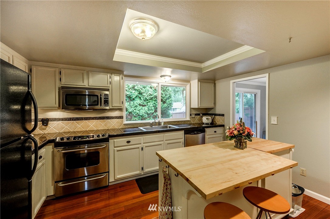 10420 Northeast 201st Street Bothell, WA 98011 - Photo 11 of 25