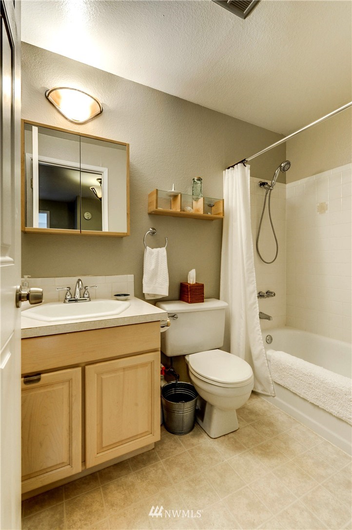 10420 Northeast 201st Street Bothell, WA 98011 - Photo 14 of 25