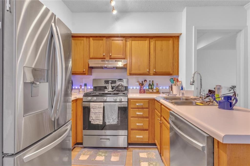 301 Cobblestone Trail Avondale Estates, GA 30002 - Photo 7 of 25 a kitchen with a sink stove and refrigerator