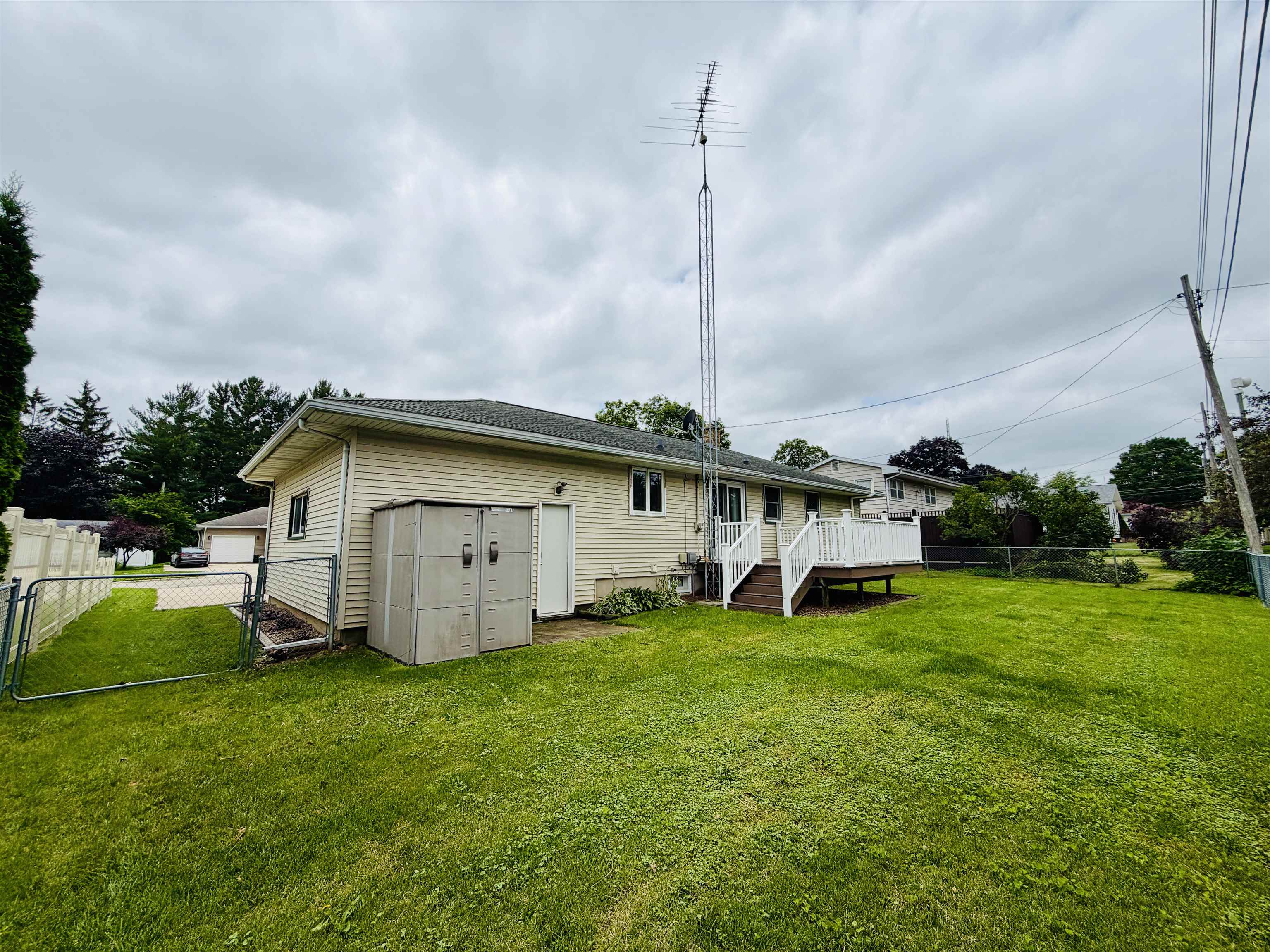917 26th Street Monroe, WI 53566 - Photo 5 of 38