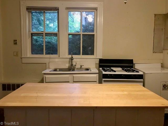 7702 Summerfield Road Summerfield, NC 27358 - Photo 4 of 21 Kitchen