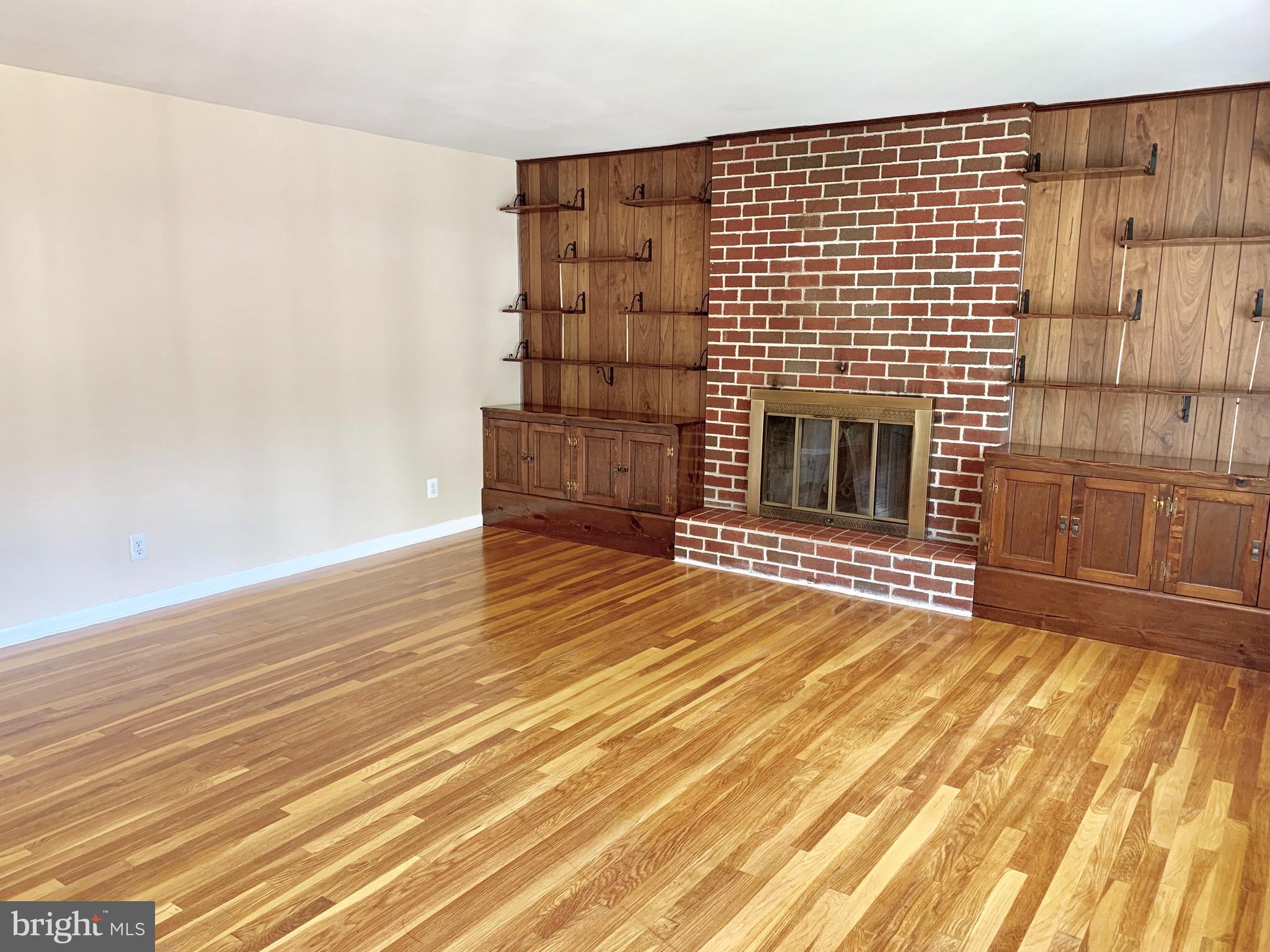 3819 Collier Road Randallstown, MD 21133 - Photo 5 of 41 Living Room